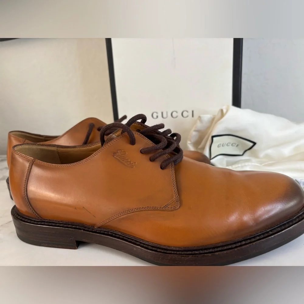 Gucci logo-debossed leather Derby shoes